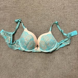 Victoria’s Secret Dream Angels Push Up Bra 32B..